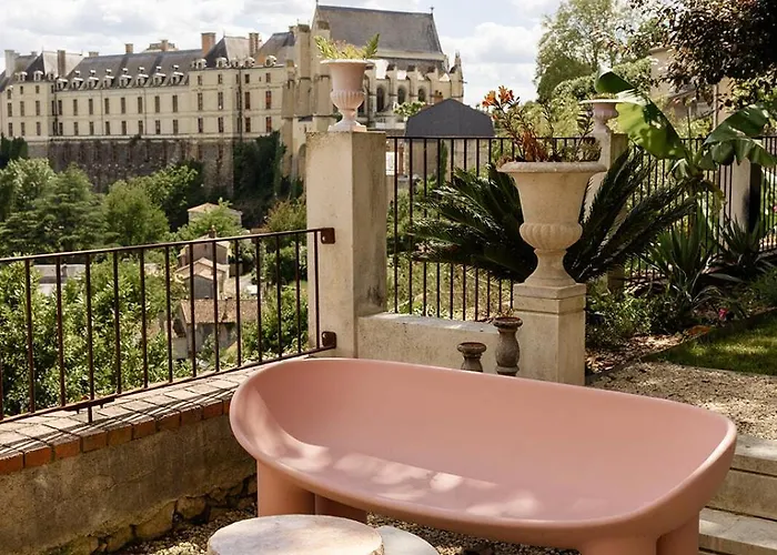 Au Petit 3* Thouars